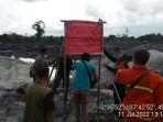 20220711-pasang-papan-penghentian-aktivitas-tambang.jpg