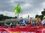 20230301-Massa-buruh-menggelar-aksi.jpg