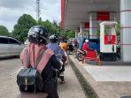 20230314-Warga-Antre-BBM-Subsidi-di-SPBU-Pangkalpinang.jpg