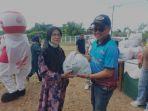 20230612-Penyerahan-sembako-kepada-warga.jpg