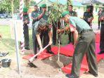 20230718-Danrem-045Garuda-Jaya-Brigjen-TNI-A-Dedy-Prasetyo-menanam-pohon-durian.jpg