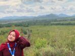 20230819-The-visitor-took-picture-in-the-tourist-area-of-Gunung-Lilangan-Belitung-Regency.jpg