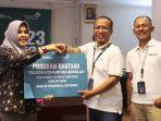 20230919_GM-Telkom-Witel-Babel-Indratmoko-Susanto-menyerahkan-bantuan.jpg