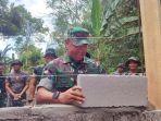 20230920-Danrem-Korem-045-Garuda-Jaya-Letakkan-batako-untuk-pembangunan-rumah-layak-huni.jpg
