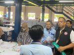 20231129-Ketua-KPU-Belitung-Soni-Kurniawan-meninjau-pabrik-percetakan-surat-suara-Pemilu-2024.jpg