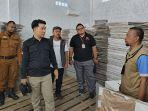 20231129-Peninjauan-gudang-penyimpanan-logistik-KPU-Belitung.jpg