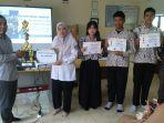 20231129-Penyerahan-trofi-dan-uang-pembinaan-kepada-juara-2-lomba-Kihajar.jpg
