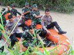 20231210_Agustinus-Dedy-Prasetyo-menyusuri-sungai.jpg