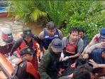 20231218-Tim-SAR-mengevakuasi-jenazah-Acit-yang-diduga-jatuh-dari-Jembatan-Baturusa.jpg