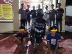 20231225-Dua-pelaku-pencurian-sepeda-motor-yang-dibekuk-personel-Polsek-Jebus-Bangka-Barat.jpg