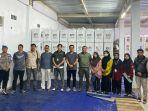 20240221-Jajaran-KPU-Belitung-menerima-kedatangan-logistik-dari-rombongan-PPK-Badau.jpg