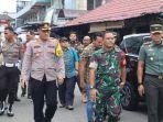 20240229-Kapolres-Belitung-AKBP-Didik-Subiyakto-bersama-rombongan-mengecek-harga-dan-stok-beras.jpg