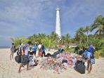 20240418-Tumpukan-sampah-di-Pulau-Lengkuas-yang-dikumpulkan-peserta-bersih-bersih-pantai.jpg