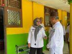 Pj Wali Kota Pangkalpinang Soroti Atap Ruang Kelas SDN 20 yang Masih Gunakan Asbes