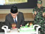 20240522-Bupati-Beltim-meniup-kue-ulang-tahun.jpg