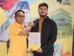 20240807-Burhanudin-Ali-Reza-Mahendra-menerima-SK-rekomendasi-dari-Partai-Golkar.jpg