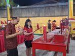 Peribadatan Sembahyang Rebut di Kelenteng Kelapa Kampit Beltim Meriah, Ada Artis dan Bazar UMKM