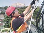 20240830-Teknisi-XL-Axiata-memeriksa-perangkat-BTS-di-seputaran-Sport-Center-Sumut.jpg