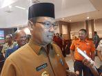 20241024-Pj-Gubernur-Bangka-Belitung-Sugito-saat-diwawancarai-awak-media.jpg