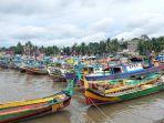 20250220-Kapal-kapal-nelayan-bersandar-di-Pelabuhan-Bom-Pendek-Bangka-Selatan.jpg