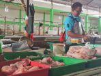 20250320-Penjualan-ayam-potong-di-Pasar-Lipat-Kadjang-Manggar.jpg