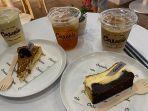20250412-Sajian-makanan-dan-minuman-di-Caveela-Bake-House-Coffee-Kota-Pangkalpinang.jpg
