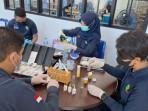 20251003-Tim-Biddokkes-Polda-Babel-periksa-sampel-makanan-program-MBG.jpg
