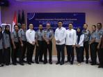 20251006-Jajaran-Pelindo-Tanjungpandan-dan-Imigrasi-Tanjungpandan-berfoto-bersama.jpg