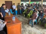20251008-Gubernur-Babel-hadiri-pertemuan-warga-Dusun-Air-Kalak-dengan-PT-Rebinmas.jpg