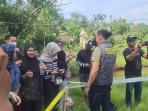 20251009-Istri-dan-anak-almarhum-Adityawarman-menyaksikan-rekonstruksi.jpg