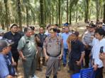 20251013-Gubernur-Babel-tinjau-pengukuran-lahan-sawit-PT-Rebinmas-di-Dusun-Aik-Kalak.jpg