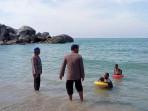 Cuaca Bangka Belitung Tak Menentu, Satpolairud Polres Bangka Patroli di Pantai Wisata