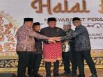 20260426-Gubernur-Babel-Hidayat-Arsani-saat-menghadiri-acara-Halalbihalal-Masyarakat.jpg
