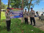 Satpolairud Polres Bateng Pasang Spanduk Imbauan di Pantai, Orang Tua Harus Awasi Anak saat Mandi