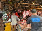 Aktivitas-jual-beli-daging-sapi-di-Pasar-Ratu-Tunggal-Pangkalpinang-Kamis-251.jpg