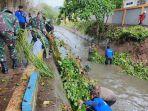 Dandim-Letkol-Inf-Herik-Prasetiawan-turut-membersihkan-aliran-Sungai-Siburik.jpg
