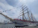 Kapal-latih-layar-KRI-Dewaruci-bersandar-di-Markas-Komando-Lintas-Laut-Militer-Tanjung-Priok.jpg