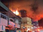 Kebakaran-di-sebuah-ruko-di-bundaran-Batu-Satam-Tanjungpandan-Belitung-Juli.jpg