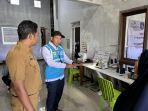Manajer-PLN-tinjau-bantuan-TJSL.jpg