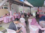 Suasana-di-TPS-18-Kelurahan-Lesung-Batang-Tanjungpandan-Kabupaten-Belitung-serba-pink.jpg