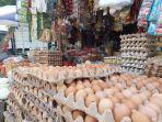 Telur-ayam-yang-dipajang-di-depan-toko-penjual-komiditi-pangan-di-pasar-Pangkalpinang.jpg