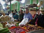 Wabup-Belitung-Timur-Khairil-Anwar-bersama-TPID-melakukan-pengecekan-ke-Pasar-Manggar.jpg
