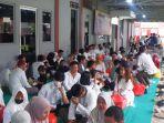 Warga-binaan-bersama-keluarga-ketika-berbuka-puasa.jpg