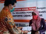 a-menyampaikan-bantuan-sosial-tunai-bts-dari-kemensos-secara-simbolis.jpg