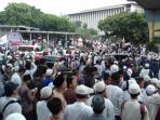 atusan-massa-pendemo-aksi-4-november_20161104_133323.jpg