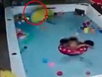 bayi-satu-tahun-di-china-tenggelam-sementara-sang-ibu-sibuk-dengan-ponselnya_20180908_144913.jpg