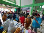 bupati-yuslih-saat-memantau-jalannya-rapid-test-di-manggar-jumat-562020.jpg
