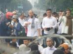 calon-wakil-bupati-bekasi-ahmad-dhani-ikut-sholat-jumat_20161104_153301.jpg