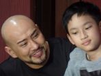 deddy-corbuzier-dan-putranya-azka_20180812_082208.jpg