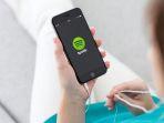 ilustrasi-pengguna-dengarkan-layanan-musik-streaming-spotify.jpg